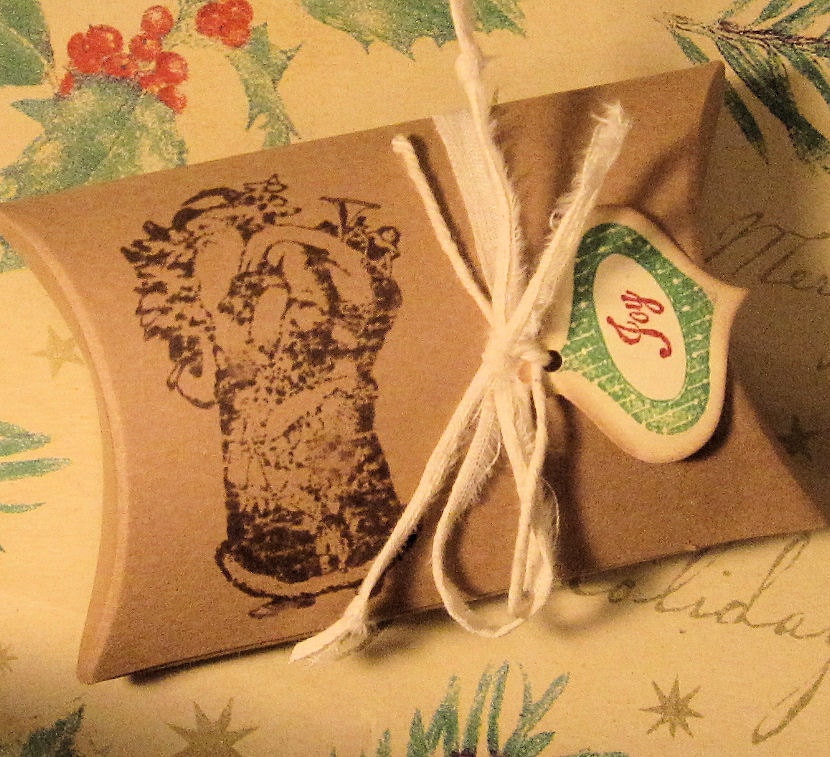6 Christmas Pillow Boxes - Victorian Santa - Hand stamped