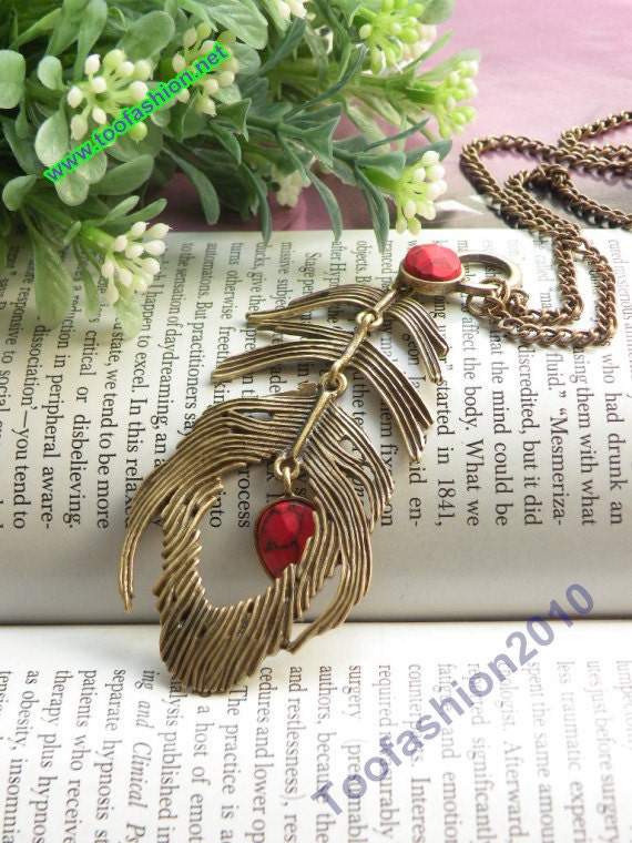 Pretty retro copper bird feather necklace pendant vintage style