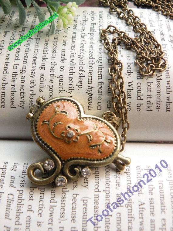 Pretty retro copper can open photo box brown heart necklace pendant vintage style