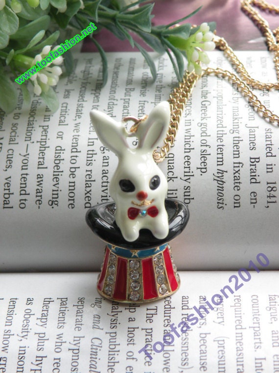 Pretty retro gold 3D hat with white rabbit necklace pendant vintage style
