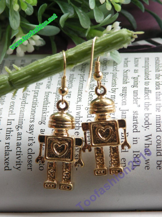 Pretty retro gold robot with heart earrings pendant vintage style