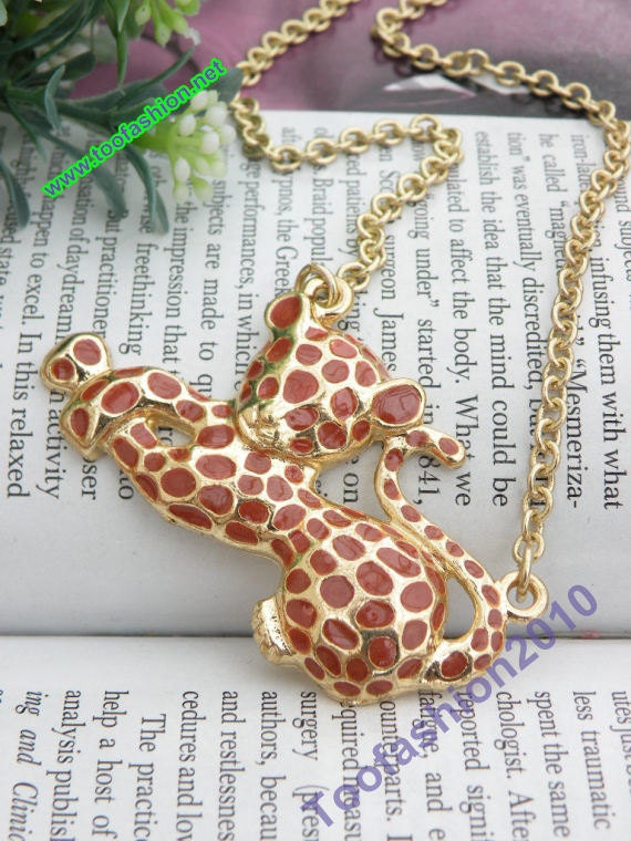 Pretty retro gold leopard with brown Leopard grain necklace pendant jewelry vintage style
