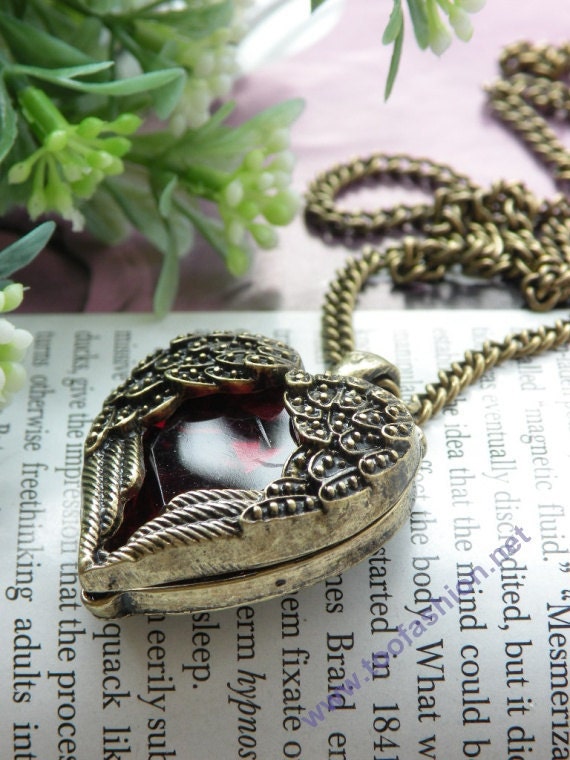Pretty retro copper red crystal heart shape with two angel wings necklace pendant jewelry vintage style
