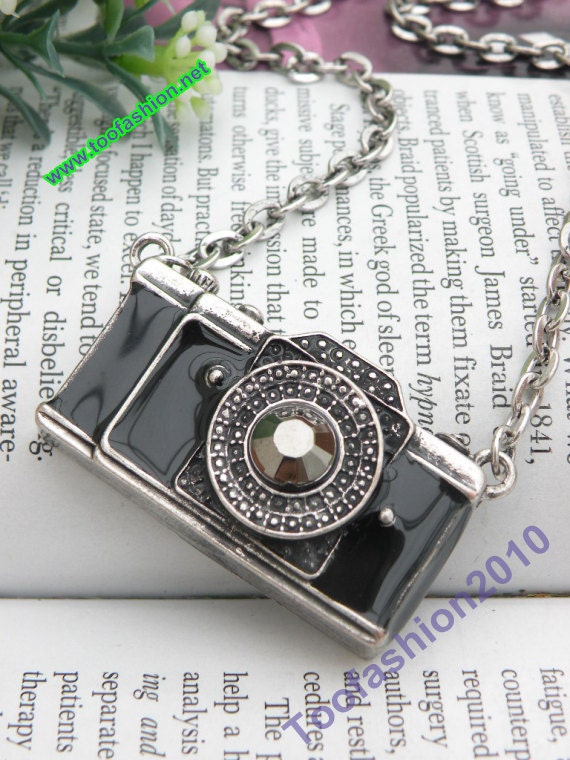Pretty retro silver 3d camera with black glaze necklace pendant jewelry vintage style