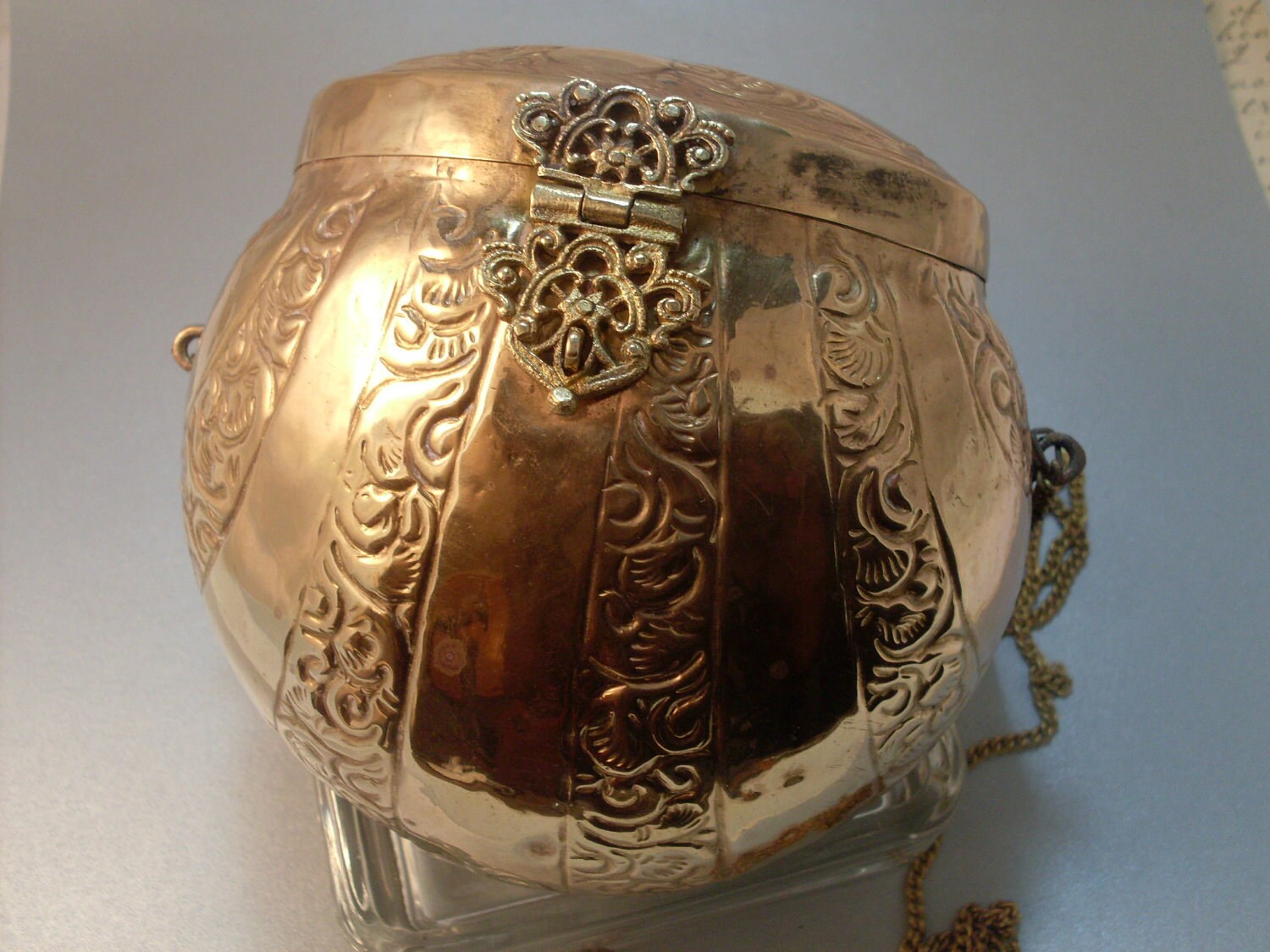 Vintage Brass Purse Metal Handbag Clam Shaped Filigree