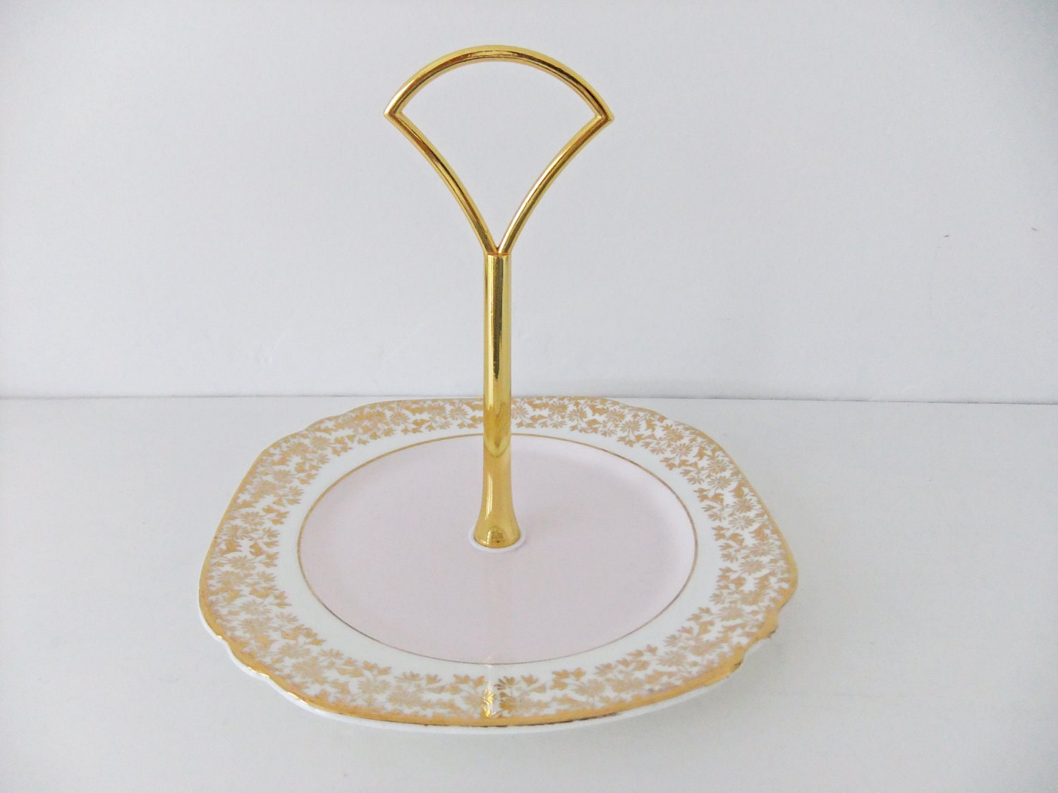 Cake plate - china cake stand - mini jewelry stand - soap dish - pastel pink - mini jewellery stand