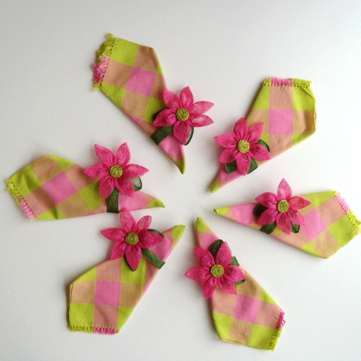 Vintage Napkins and Napkin Rings Pink and Green Flowers