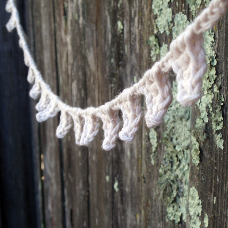 Mini Garland - Crocheted Flags in Ecru - 4 1/2 ft