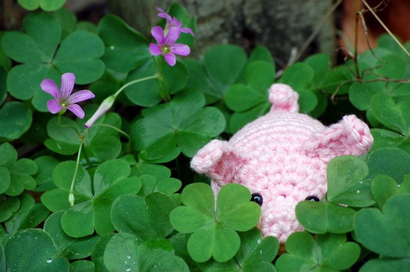 Amigurumi Pig, adorable and bubble gum pink little piggy - Clover