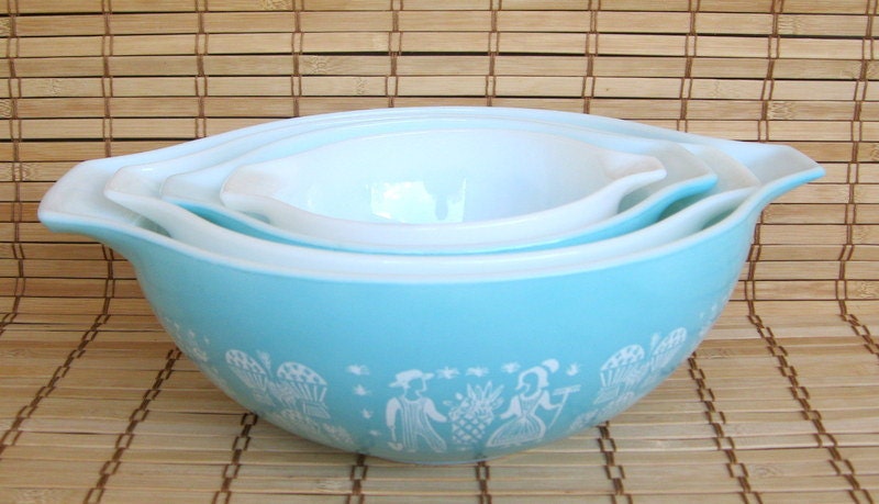Vintage Pyrex Amish Butterprint Mixing Bowls - set of 4