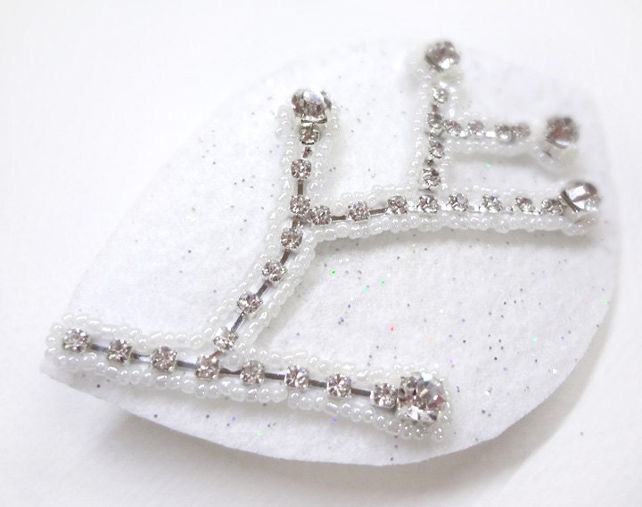 White Rhinestone Leaf Hair Clip