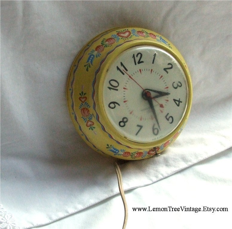 Telechron Wall Clock / Vintage Telechron Clock by LemonTreeVintage