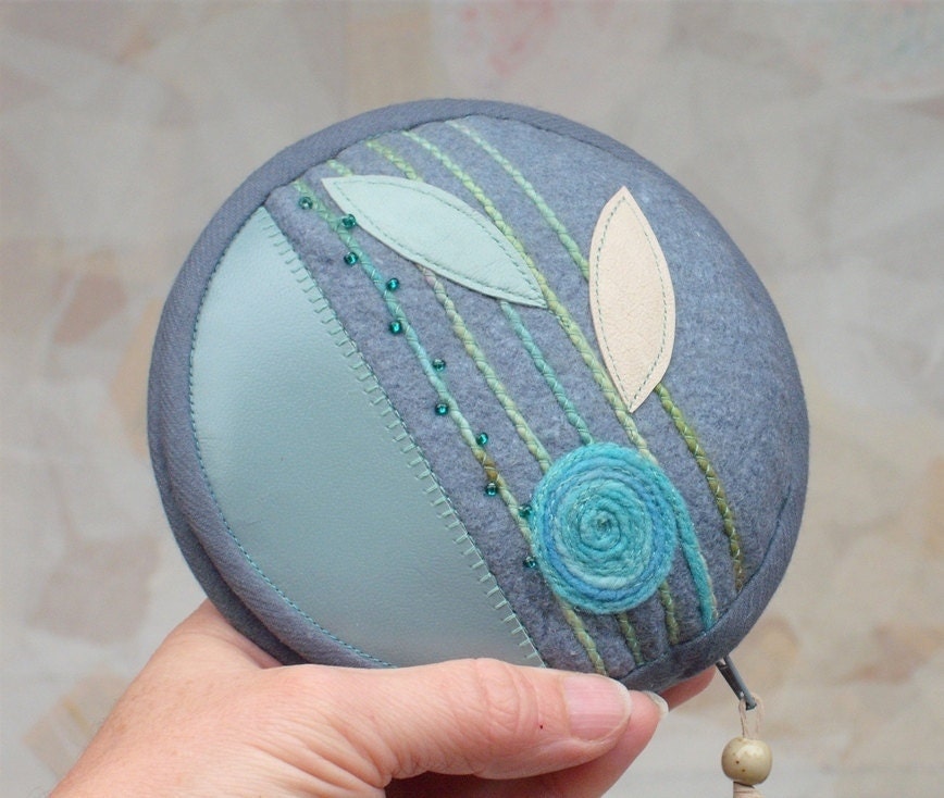 Circular Travel Sewing Kit with Wool Yarn Application for Christmas Gifts