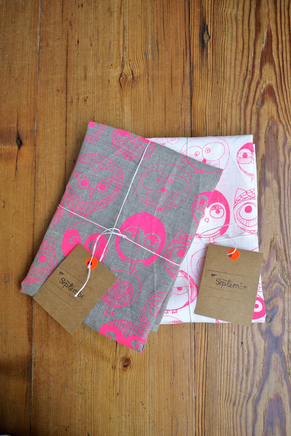 MOCHO Owl Printed FLAX Teatowel Neon Pink