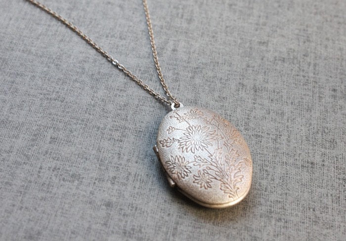 Vintage style Dandelions flower oval Locket - S2014
