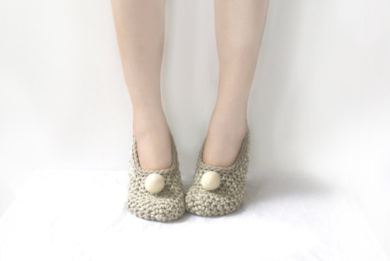 Beige Crochet Slippers with Vanilla Felted Embellishment - WhiteNoiseMaker
