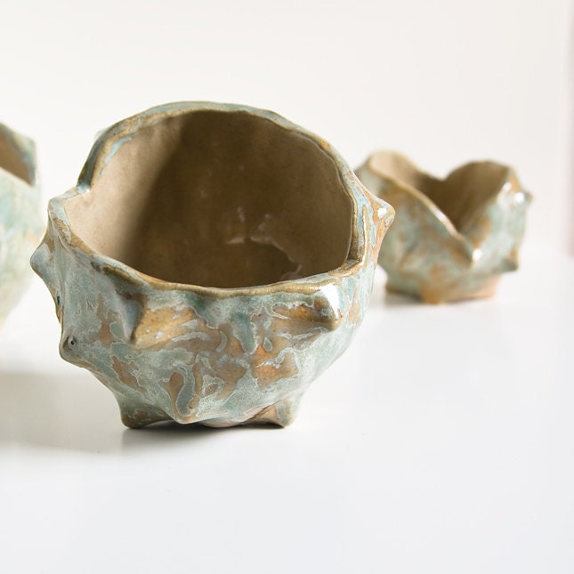 CHESTNUT BOWL, medium size stoneware sculptural dish, cedar green and beige, handbuilt pottery by karoArt ceramics, Ireland