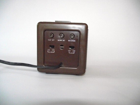 Vintage Spartus Sunset Cube Digital Alarm Clock.