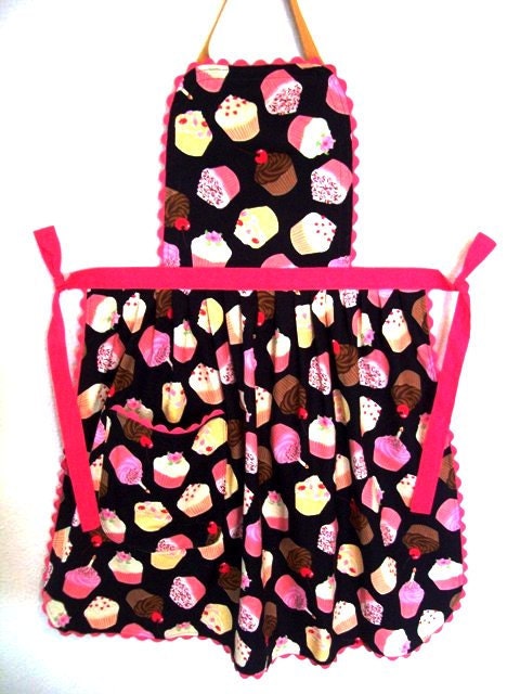 Girls Apron,  Toddler Apron, Chocolate Cupcake, Full Apron, Kids sizes 1-6 years
