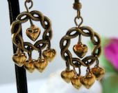 Vintage style dangle - Antique brass and shiny gold hearts earrings - Everyday wear - Free shipping to Canada & USA