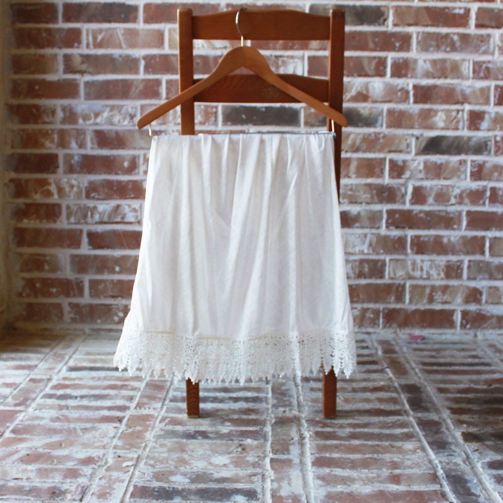 Extender Slip: Cream Venice Lace