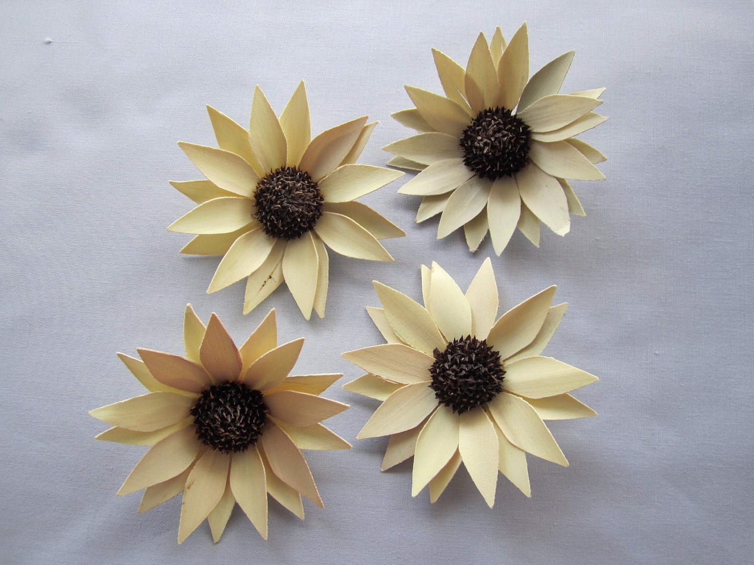 Palm Flowers with Thistle Center  - Set of 6 - Natural Cream color