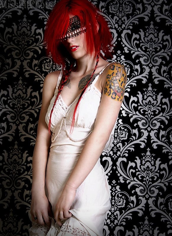 10% OFF Eburneus Dress
