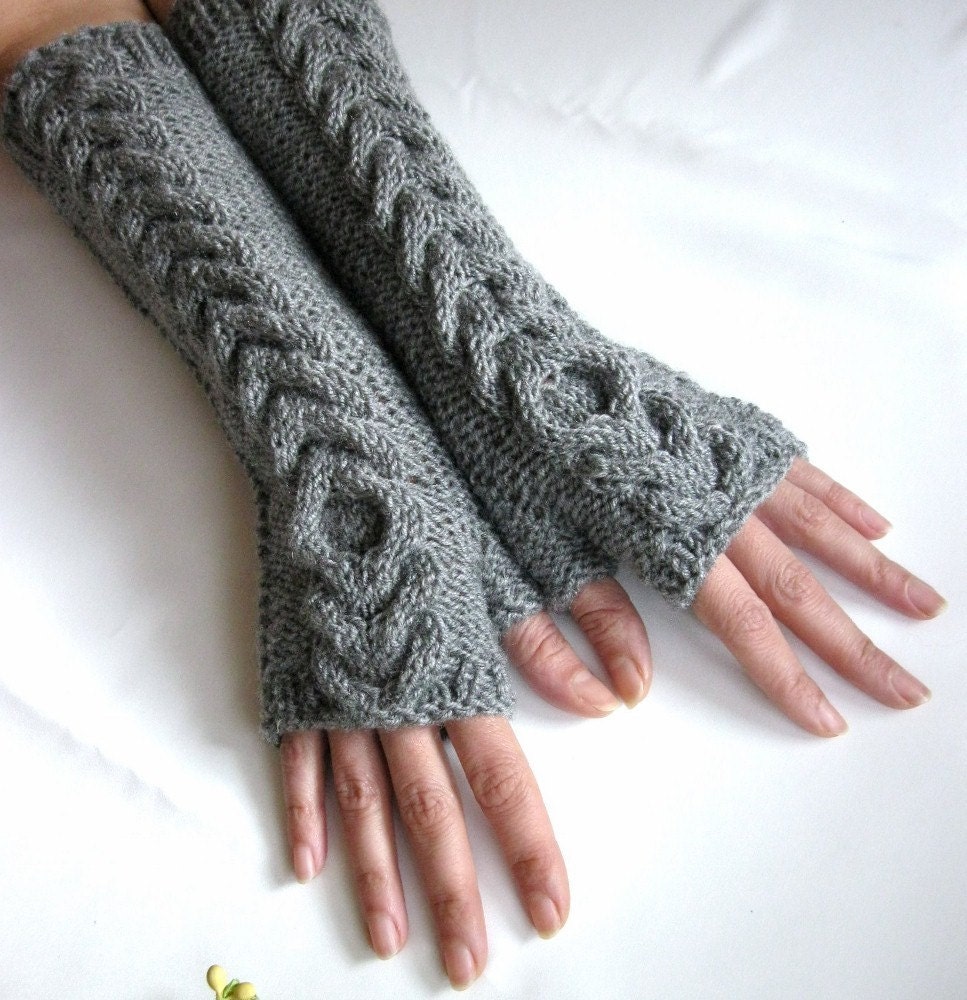 GRAY LONG Fingerless Gloves with a cable pattern