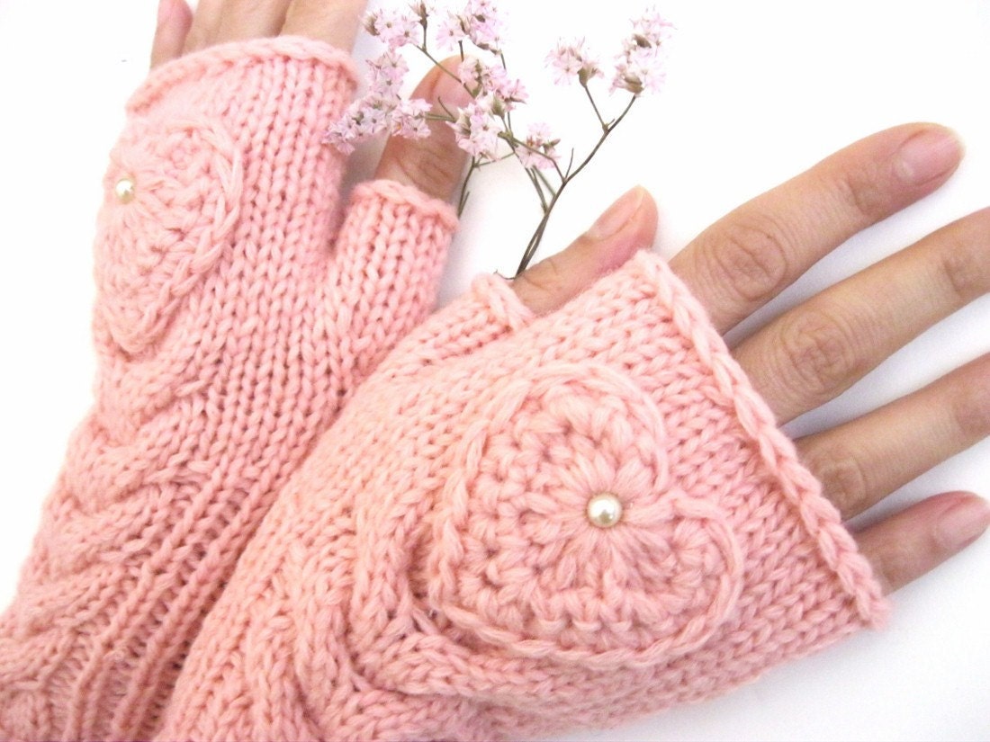 TENDER LOVE...   Pink Fingerless Gloves with a  HEART - Rumina