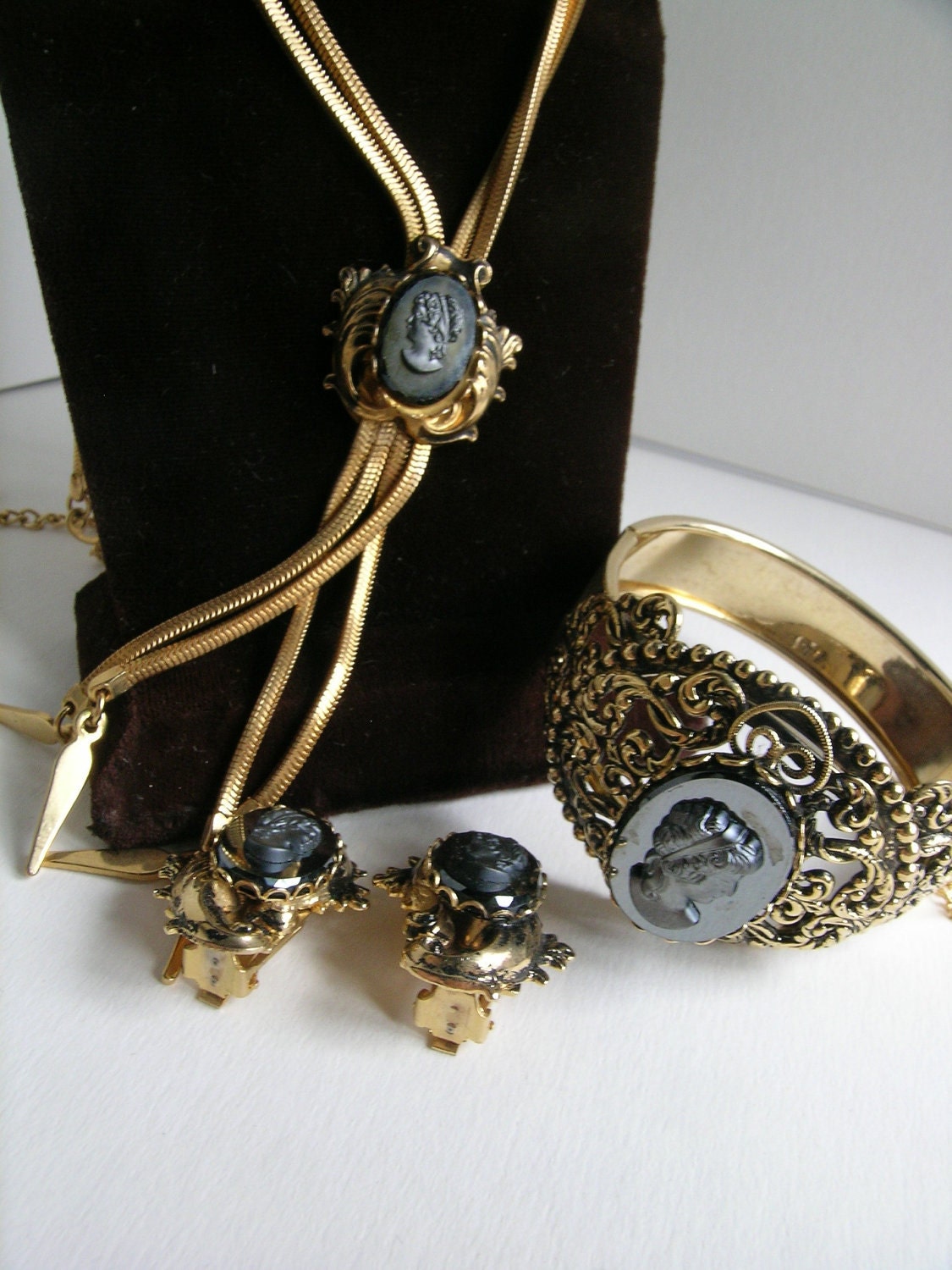 Save Spago Vintage Whiting & Davis Demi with black cameo    VJSE