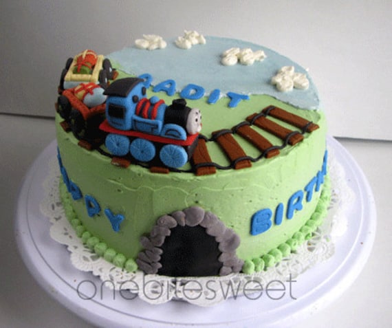 Thomas the train inspired 3D Fondant cake topper