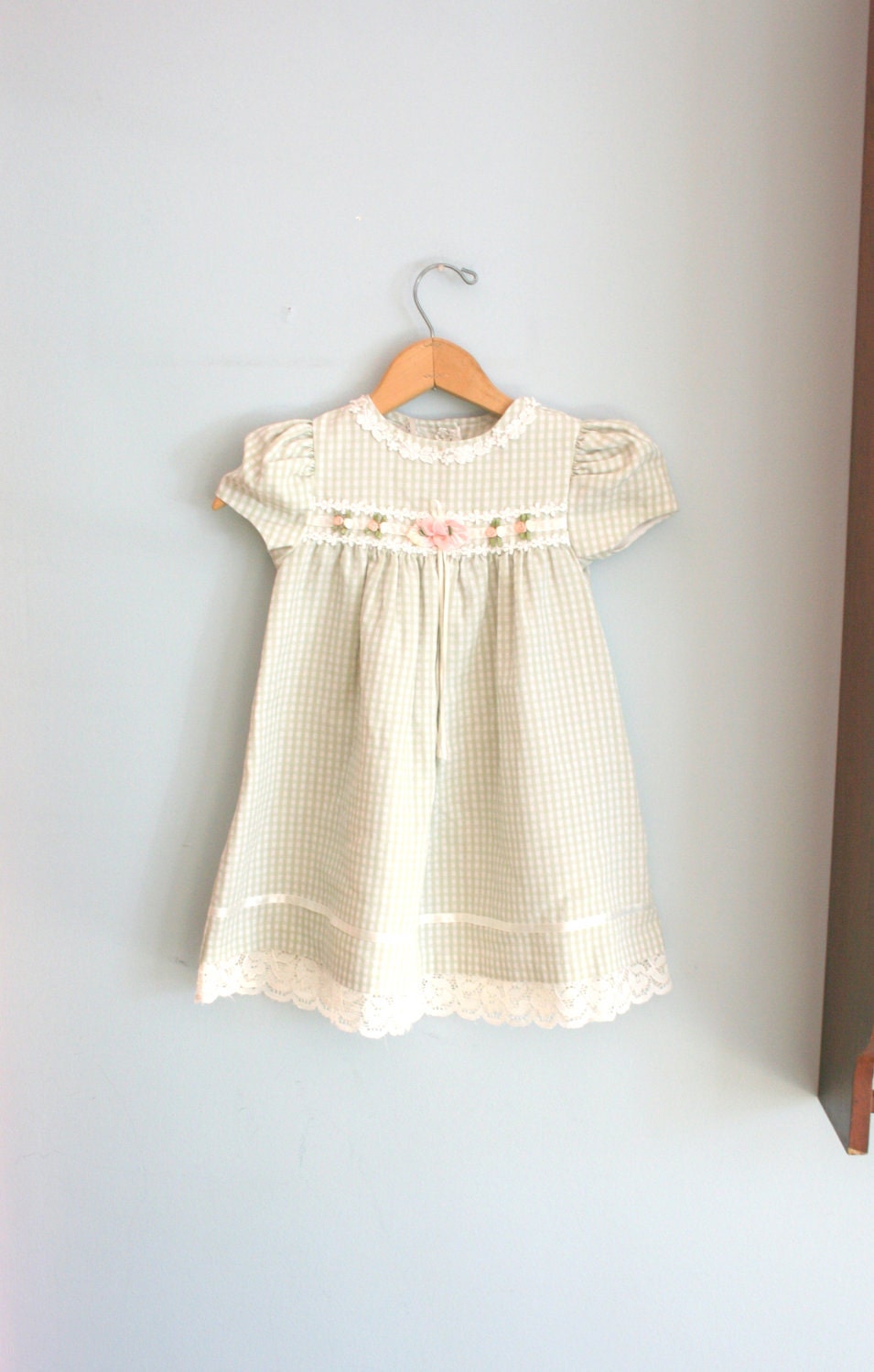 Vintage BONNIE JEAN Flower Child Ribbons and LACE Dress....size 4T size 4 girls....kids. flower girl. ribbons. green. pink. princess