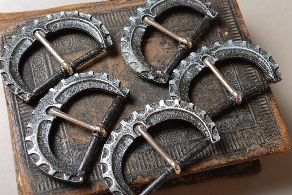 Set of 5 Vintage metal belts buckle. gears decor