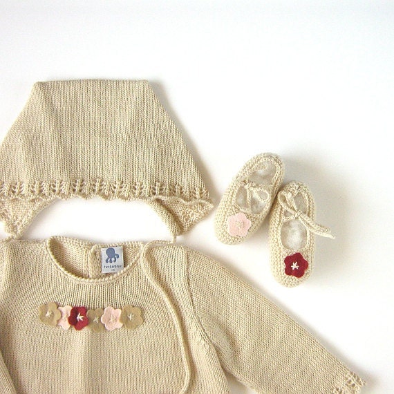 Knitted dress, cap and shoes set for baby girl, in pearl. 100% wool. READY TO SHIP in size Newborn