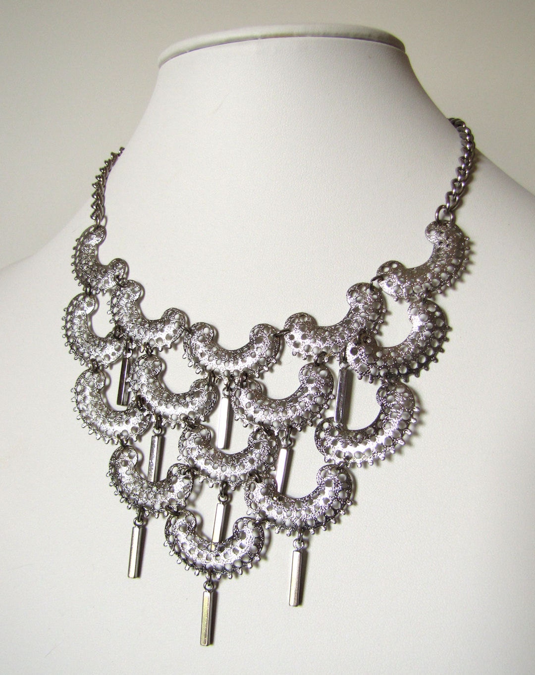 Vintage Bib Necklace Sarah Coventry Silver Charisma 1975 BellinaCreations Bellina Creation