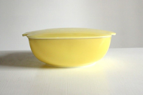 Sunny Vintage Yellow Pyrex Covered Dish