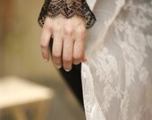 Lace Cuff Bracelet Fabric Jewelry  Black velvet accessories Retro chic Victorian Bohemian women. CORDON N'OIRE.