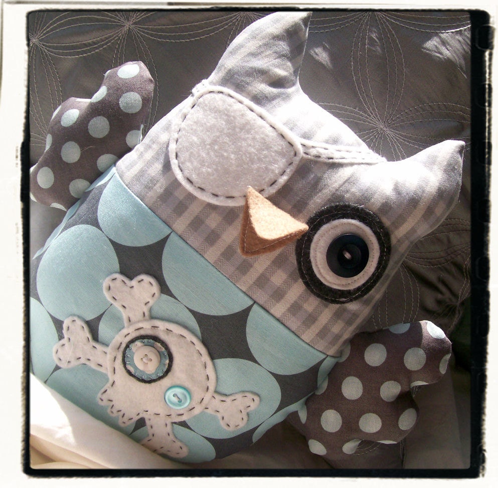 PIRATE OWL - Grey Blue Disco Dots