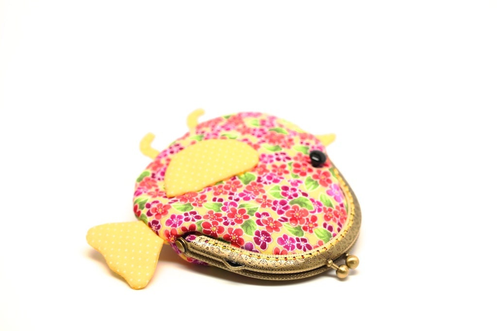Little yellow chick clutch purse