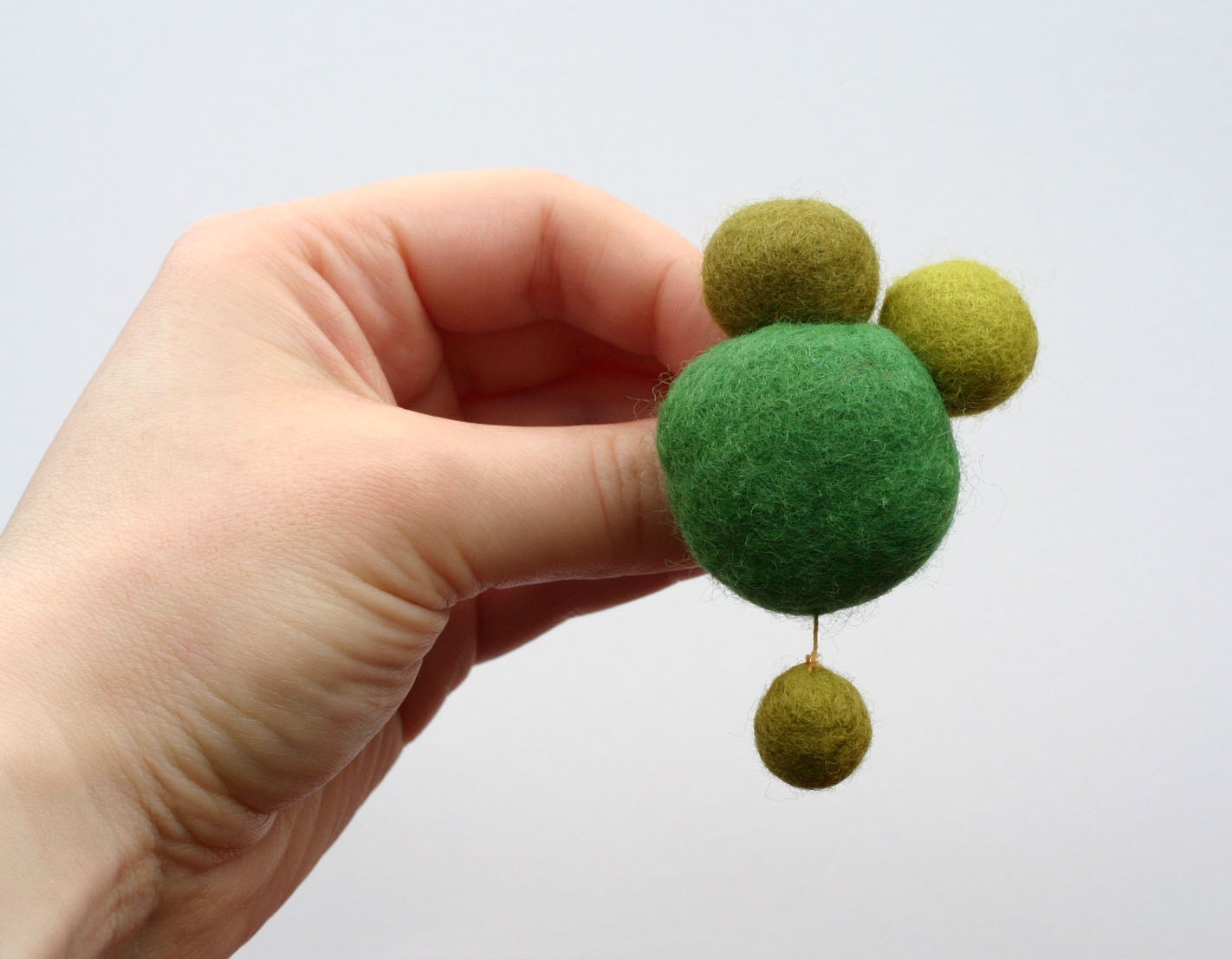 Funky lime and lawn green modernist brooch - Green Atomic