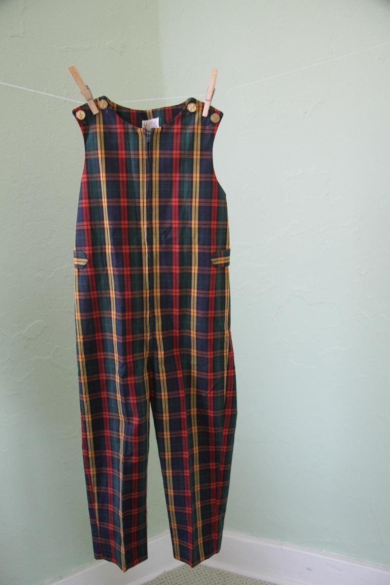 1960s red, yellow and green tartan plaid jumper. Zip front. Unisex. Size 5.