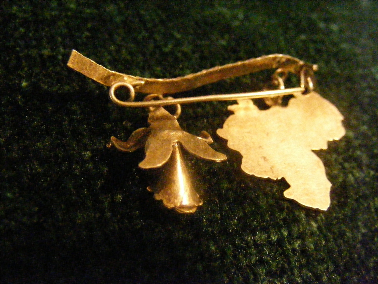 Venezuela Souvenir Silver Pin with Pearl Center Orchid Charm