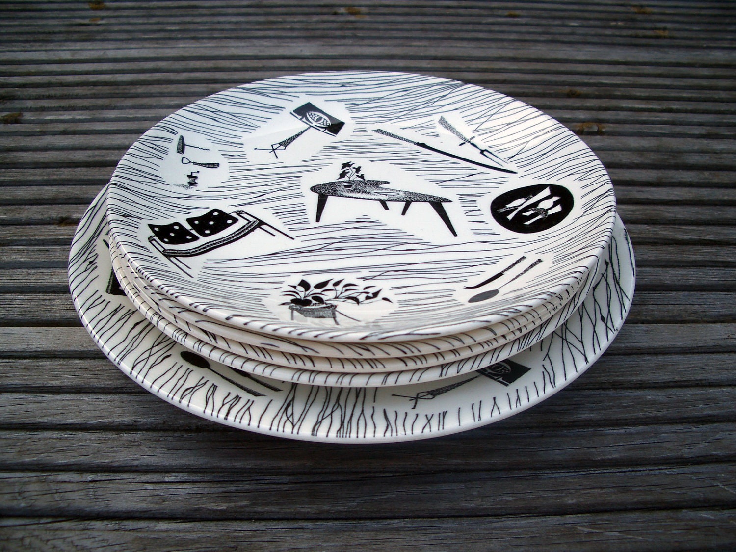 Vintage 1950's highly collectable Homemaker plates