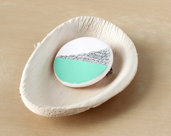 Broche La Mer - Broche vert pastel océanique peinte & dessinée à la main - Bijou tendance pour l'été - Série Océan