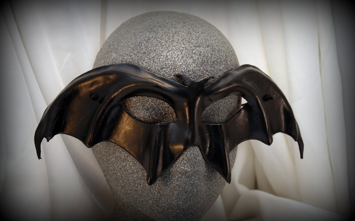 Black Bat: A spookily sleek mask