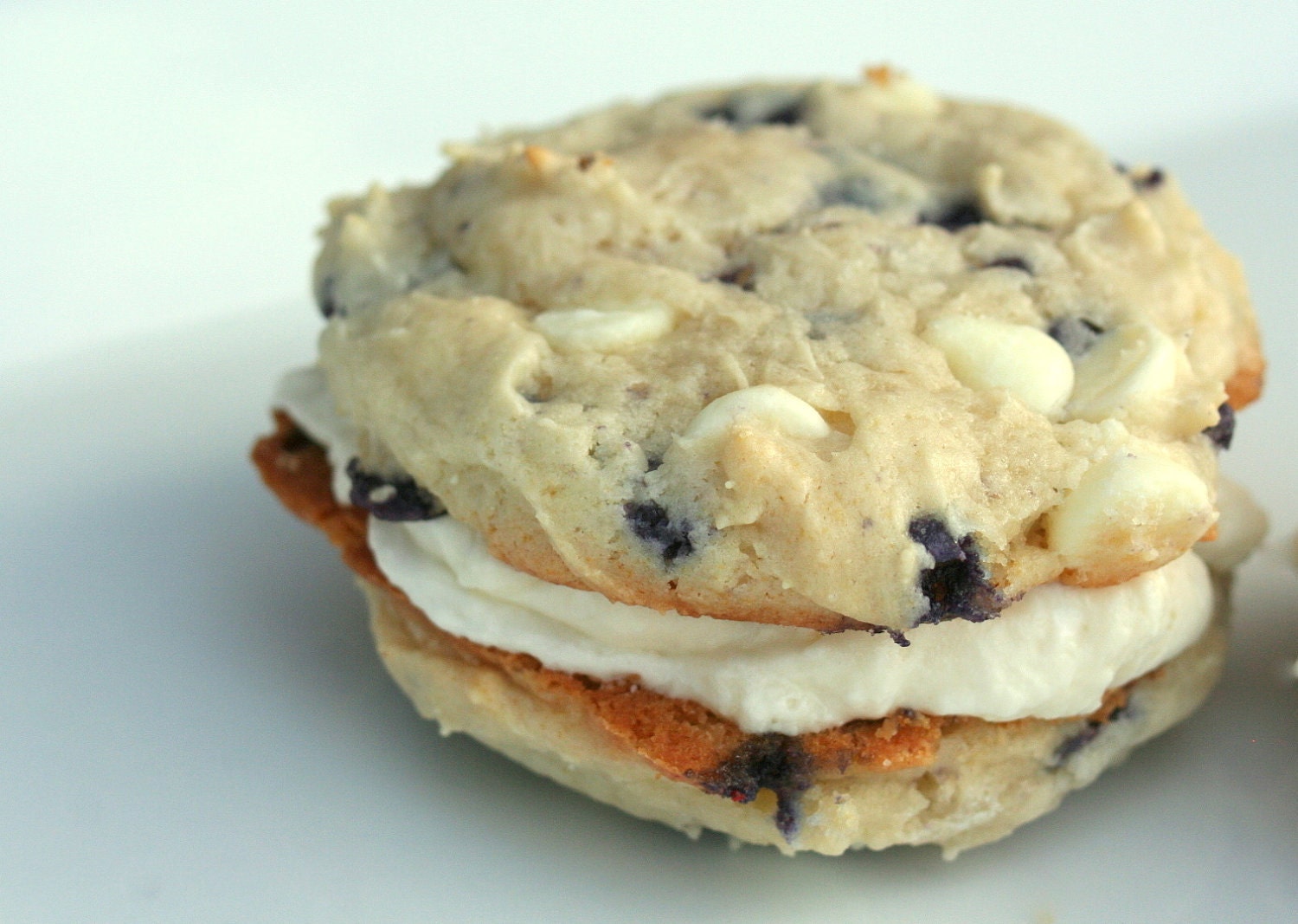 Berry Banilla Creme & White Chocolate Cookie-Wiches -1/2 Dozen