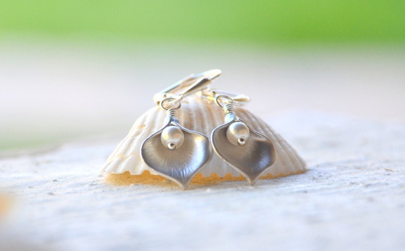 Silver Calla Lily Flower Petal and Pearl Dangle Earrings