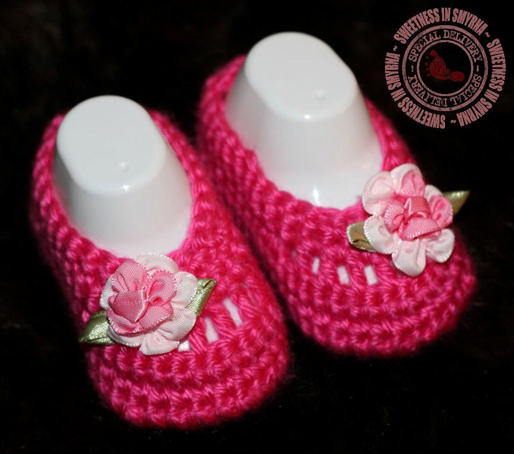 Crochet Baby Booties - Baby Girl Booties - Pink - Ballet Slippers - Dainty Flower - 0 to 3 months