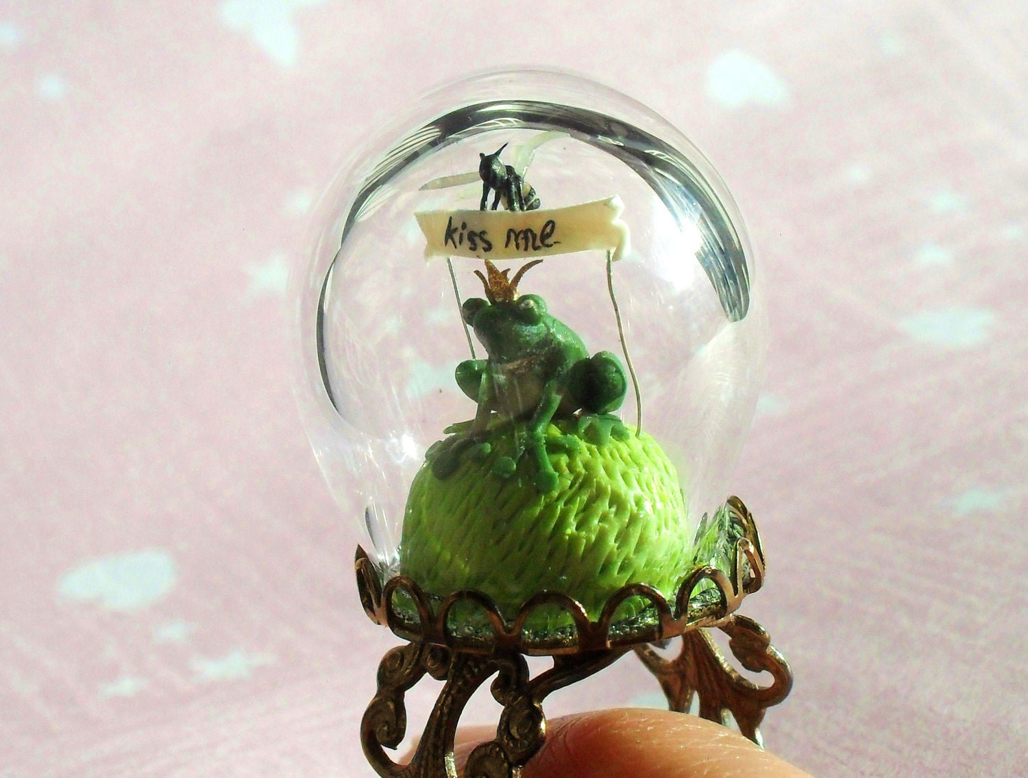 Green Ring "A Little Prince Frog want a kiss" - Ring engagement with terrarium