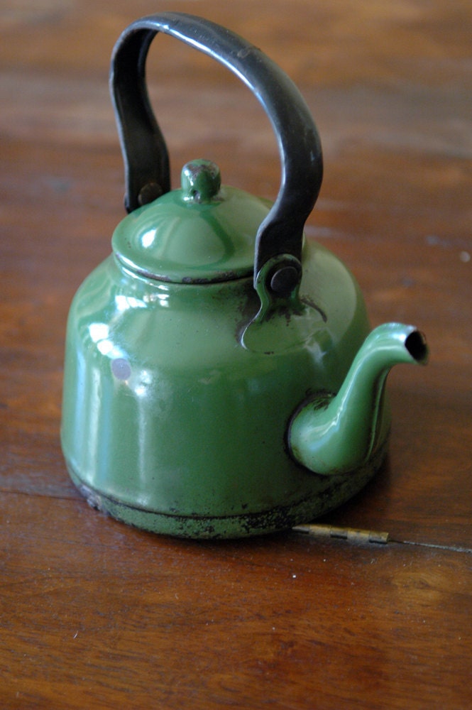 Vintage Enamelware Kettle / Green Tea / Small Kettle